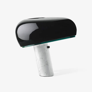 Dekorative Tischlampe mit Marmor-Details