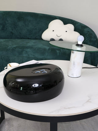 Dekorative Tischlampe mit Marmor-Details