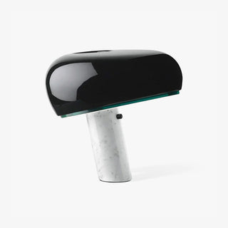 Dekorative Tischlampe mit Marmor-Details