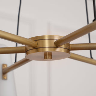 Eleganter Glas-Kronleuchter mit mehreren Köpfen