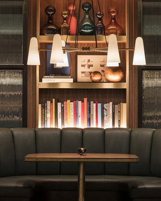 Eleganter Glas-Kronleuchter mit mehreren Köpfen