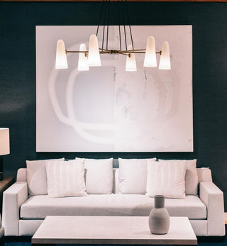 Eleganter Glas-Kronleuchter mit mehreren Köpfen