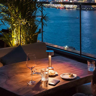 Verstellbare Tischlampen für moderne Innenräume