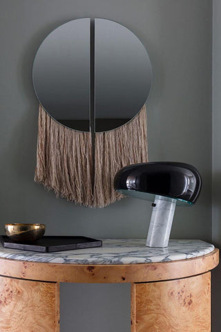 Dekorative Tischlampe mit Marmor-Details