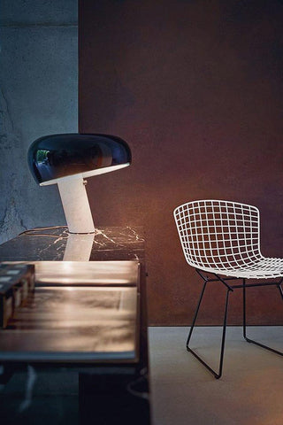 Dekorative Tischlampe mit Marmor-Details