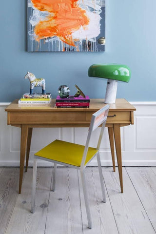 Dekorative Tischlampe mit Marmor-Details