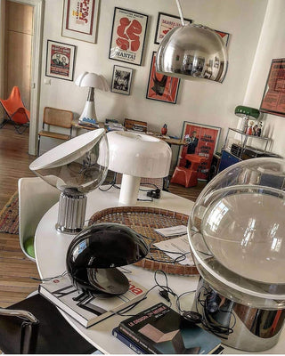 Dekorative Tischlampe mit Marmor-Details