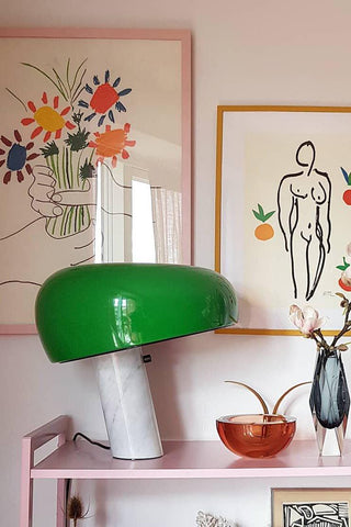 Dekorative Tischlampe mit Marmor-Details