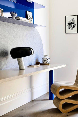 Dekorative Tischlampe mit Marmor-Details