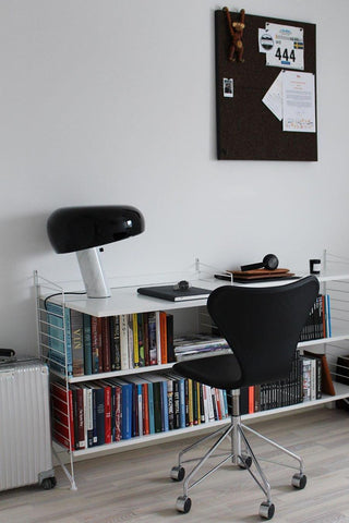 Dekorative Tischlampe mit Marmor-Details