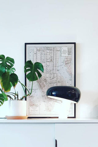 Dekorative Tischlampe mit Marmor-Details