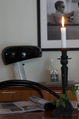 Dekorative Tischlampe mit Marmor-Details