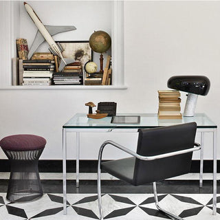 Dekorative Tischlampe mit Marmor-Details