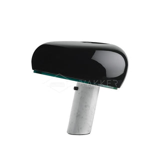 Dekorative Tischlampe mit Marmor-Details