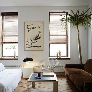 Dekorative Tischlampe mit Marmor-Details