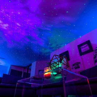 Kosmischer Galaxie Projektor mit rotierenden Sternen