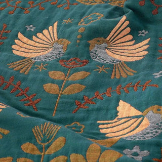 Wendbare Tagesdecke mit Vogel- und Blumenmotiv