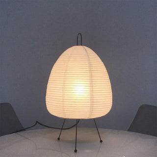 Moderne Japanische Papierlaterne als Nachttischlampe